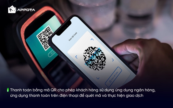 Thanh toán bằng mã QR cho phép khách hàng sử dụng ứng dụng ngân hàng, ứng dụng thanh toán trên điện thoại để quét mã và thực hiện giao dịch