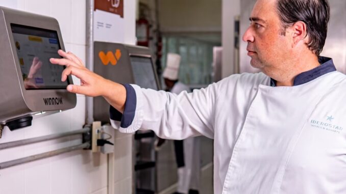 chuyen-doi-so-nganh-fb-loi-the-but-pha-nganh-dich-vu-an-uong