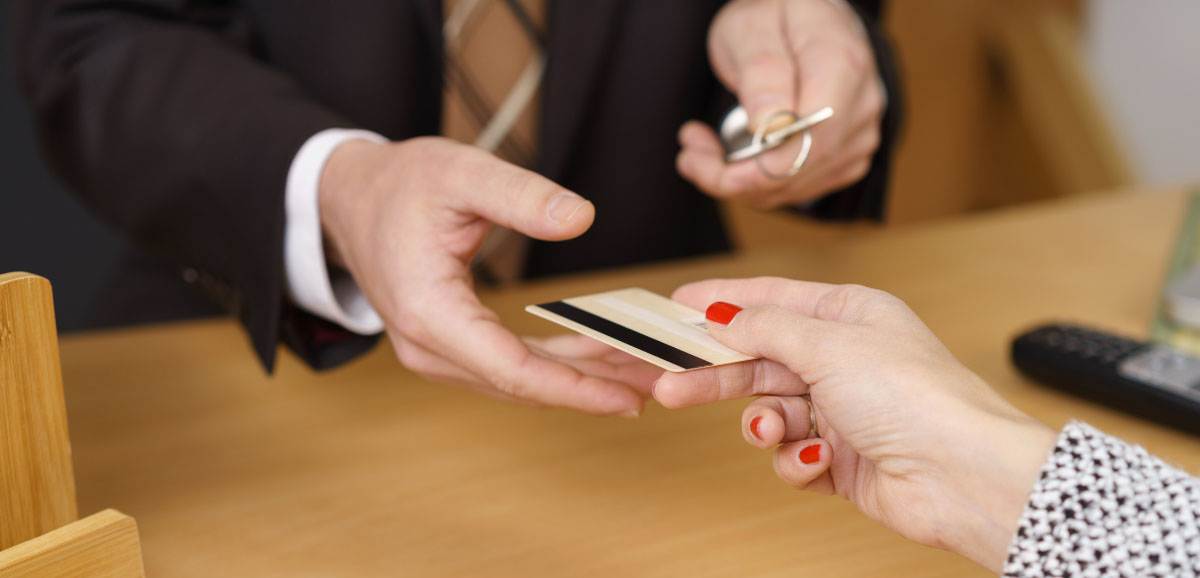 thanh-toan-trong-khach-san-thong-minh-dau-la-giai-phap-phu-hop