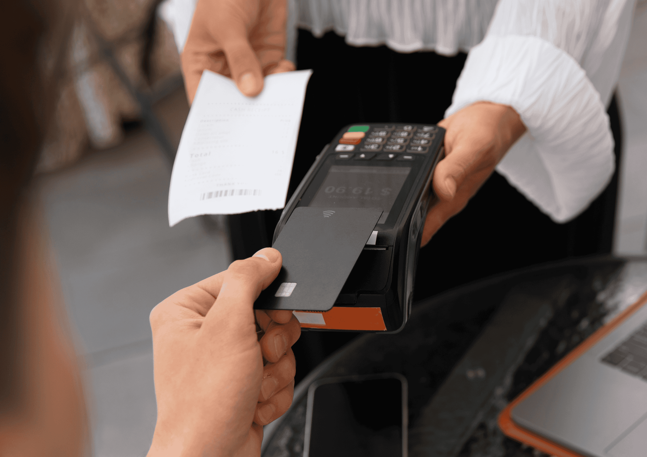 tra-gop-qua-smartpos-la-gi-lieu-co-tiem-an-rui-ro-hay-khong