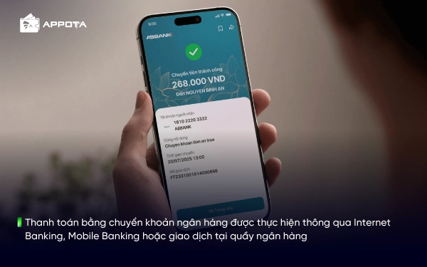 Thanh toán bằng chuyển khoản ngân hàng được thực hiện thông qua Internet Banking, Mobile Banking hoặc giao dịch tại quầy ngân hàng