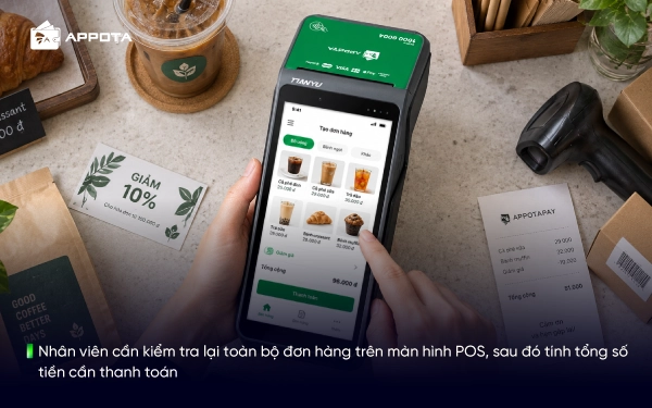 Nhân viên cần kiểm tra lại toàn bộ đơn hàng trên màn hình POS, sau đó tính tổng số tiền cần thanh toán